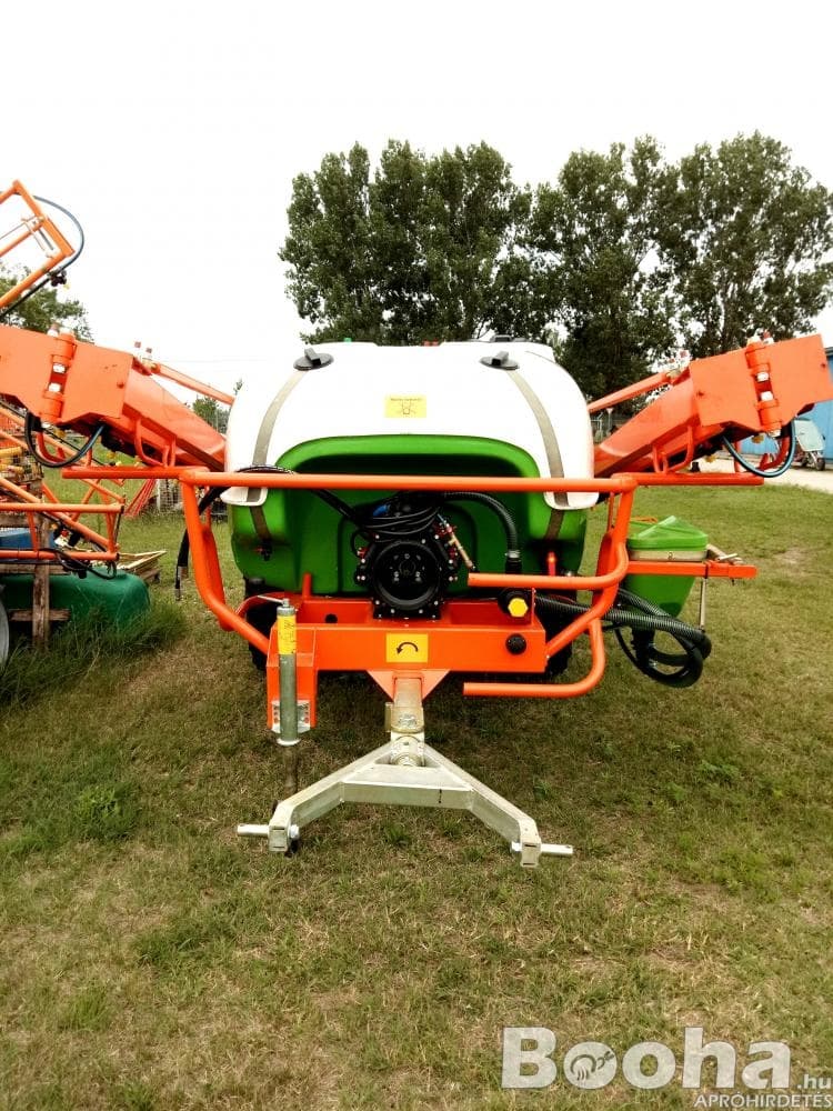 Traktor Vontatott Szántóföldi Permetező, Permetezőgép, Vegyszerező 3000L 24M szórókeret