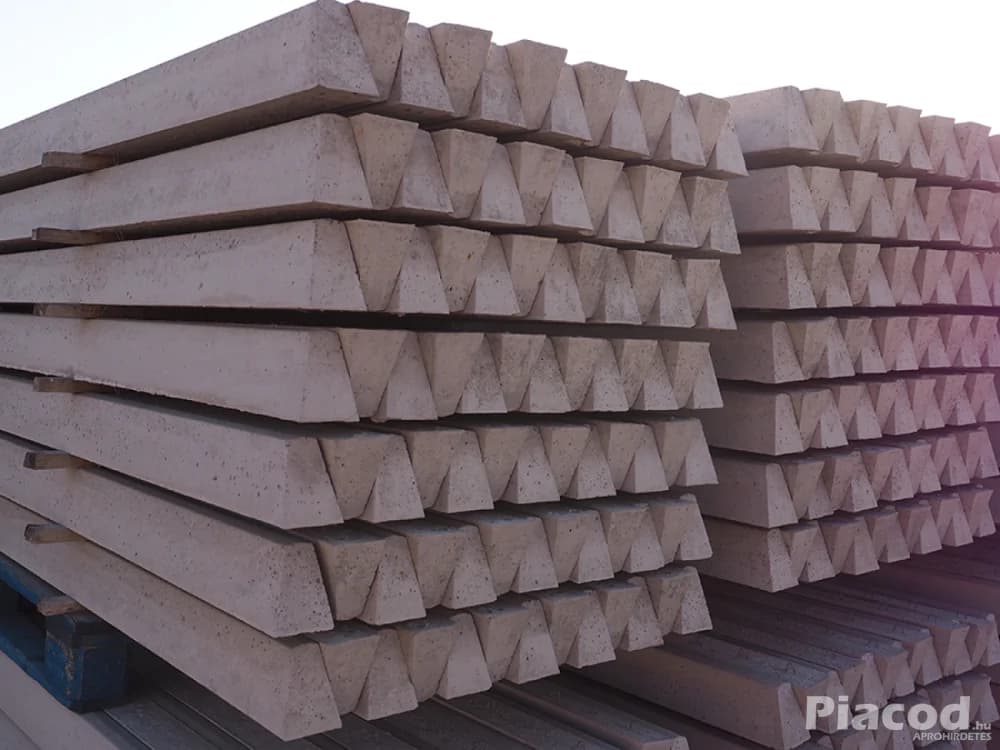 Betonoszlop, drótfonat, drótháló, oszlop, kapu, kerítésépítés