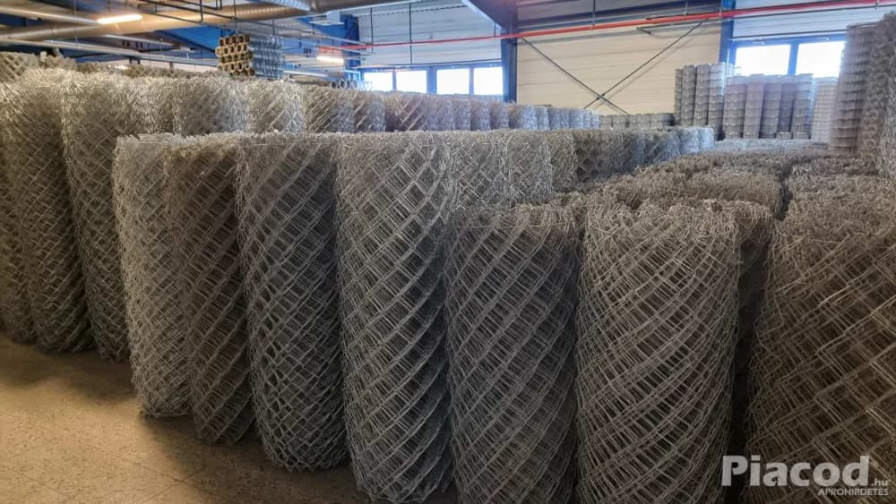 Drótfonat, vadháló, drótháló, drótkerítés, oszlop, kapu, kerítésépítés