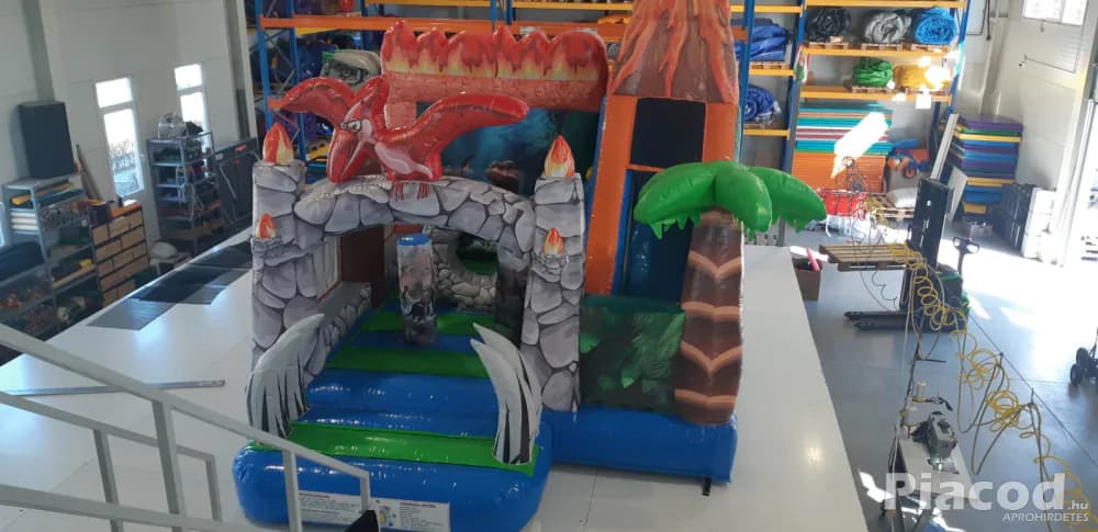 Bérelhető Dínó Csúszdás Ugráló - Kép 2