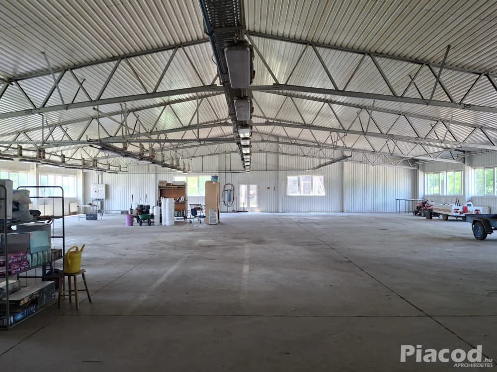 2100 m2-es acélvázas raktár\gyárépület, 1.2 ha telken - Ingatlan - Botykapeterd