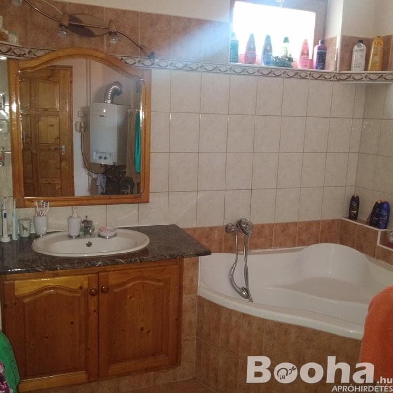 Pápán belvárosi minőségi családi ház eladó - Kép 5